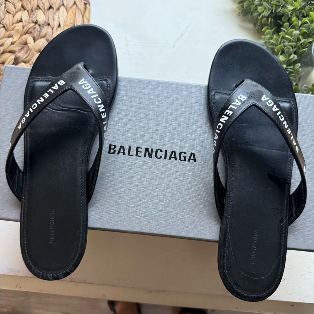 Balenciaga Black Sandals Sleek Minimalist Design